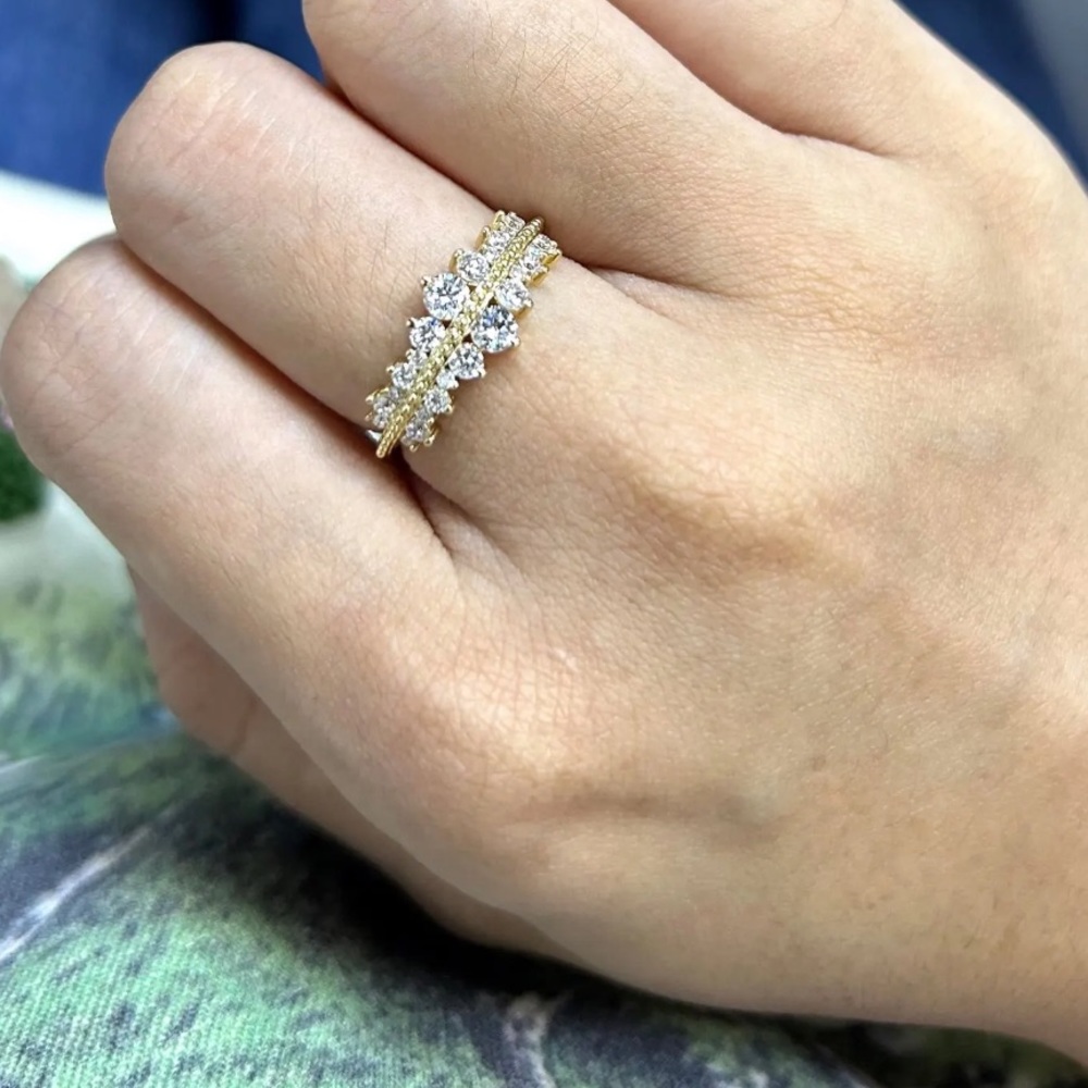 Brilliant Cut Diamond Wedding band in approximately 0.85 tcw. In 14 kt gold plat - Picture 7 of 13